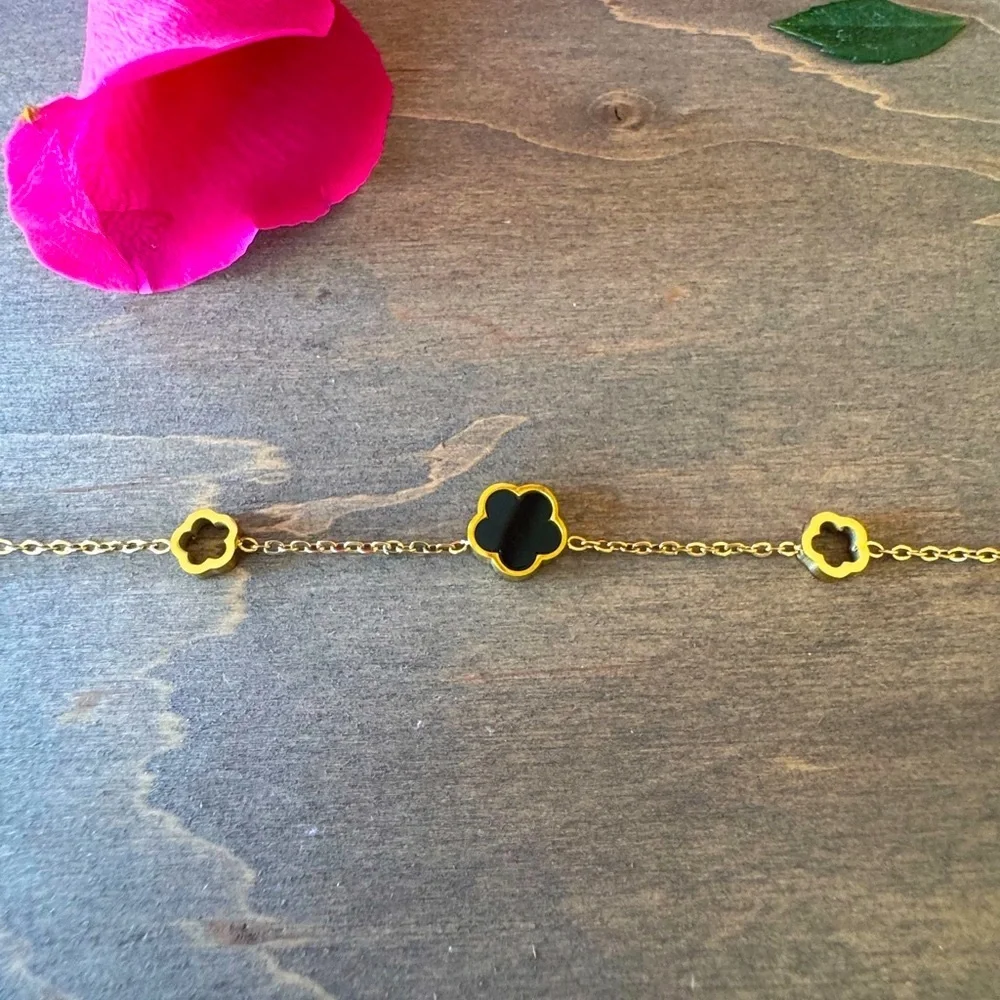 Elegant Gold Flower Bracelet - Picture 5 of 5